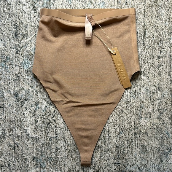 🆕SKIMS Sheer Sculpt High Waisted Thong Sienna XS - Picture 1 of 3
